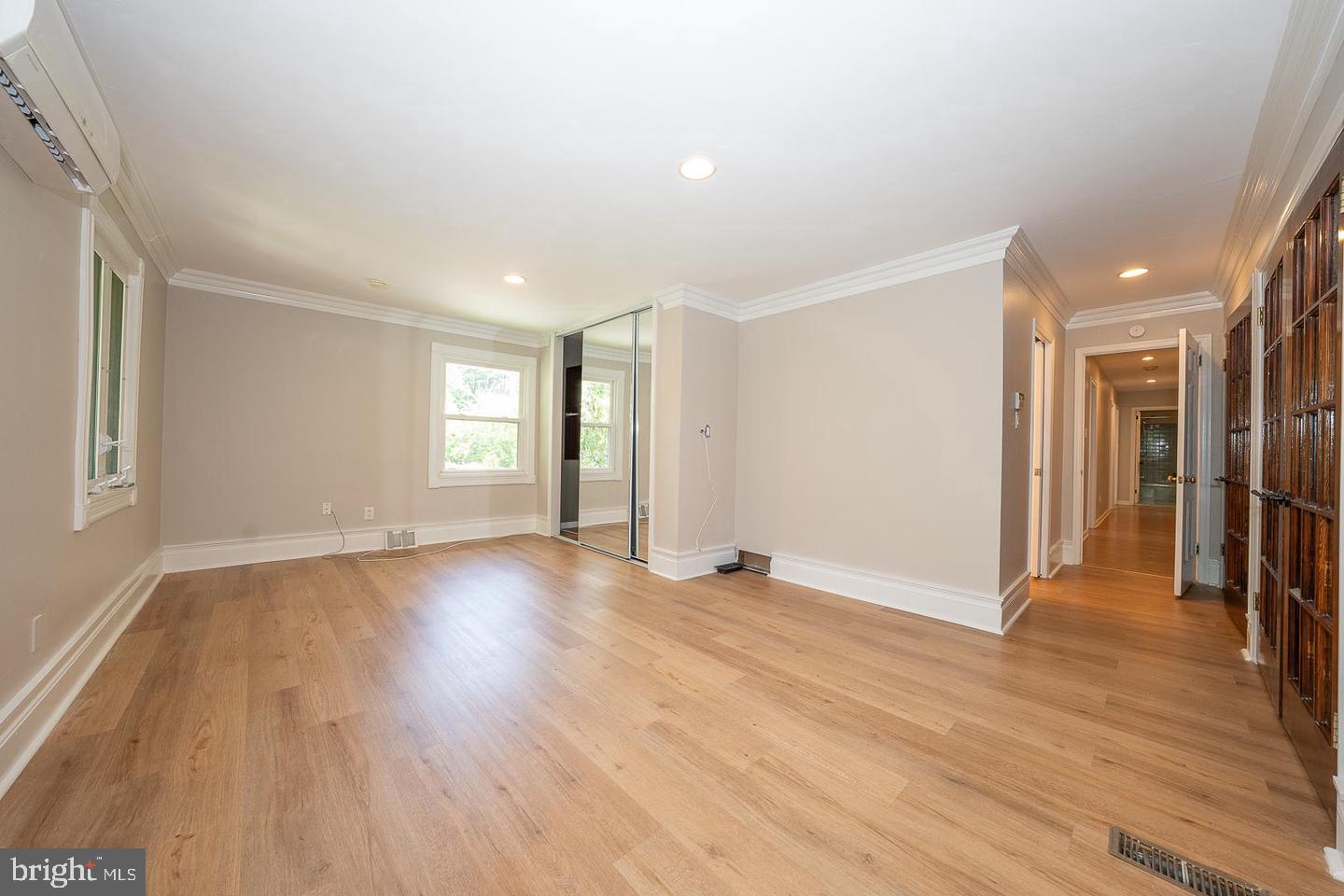 327 Strathmore Dr Property Photo 21