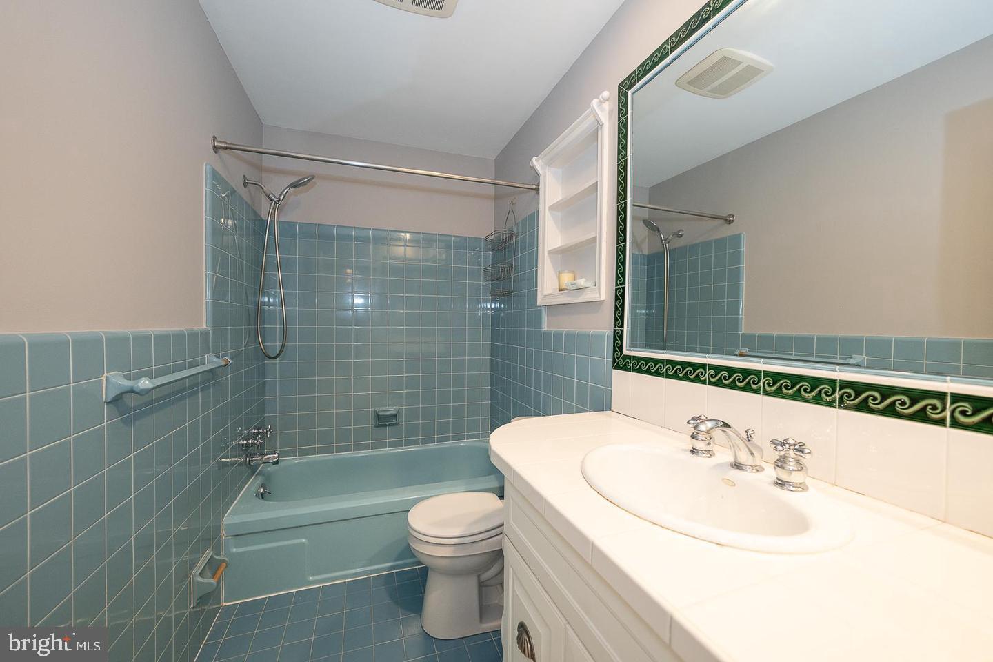 327 Strathmore Dr Property Photo 26