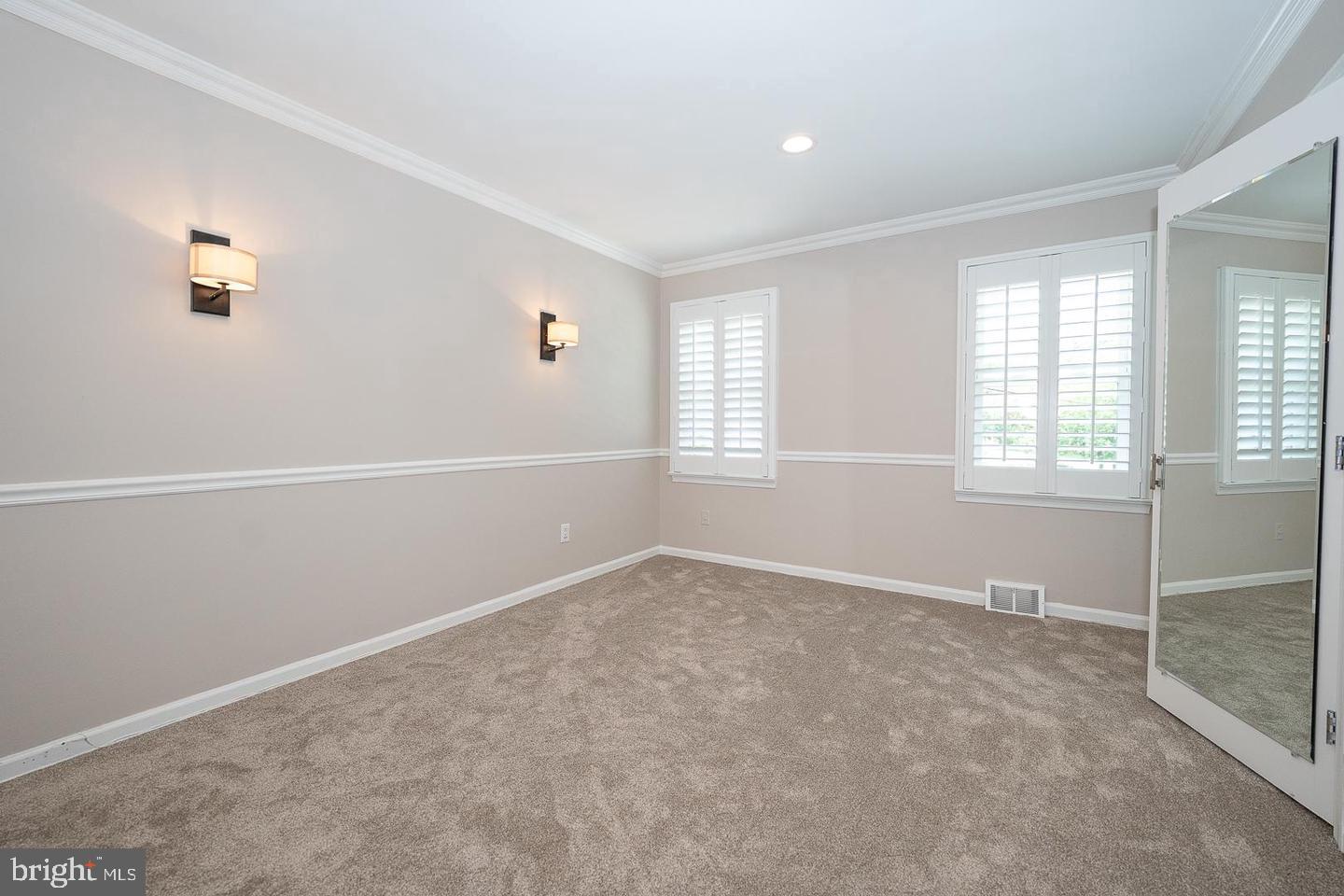 327 Strathmore Dr Property Photo 29