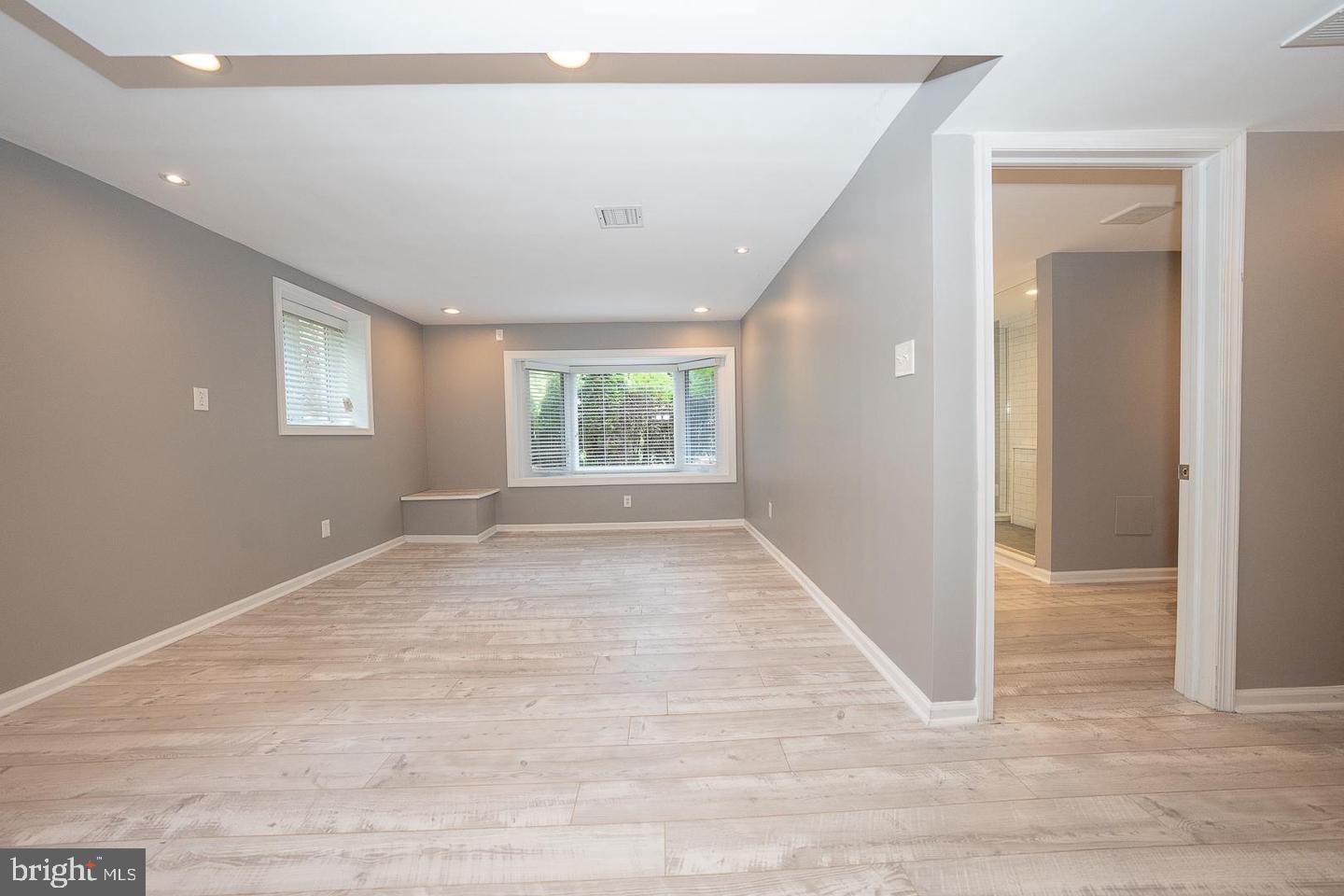327 Strathmore Dr Property Photo 35