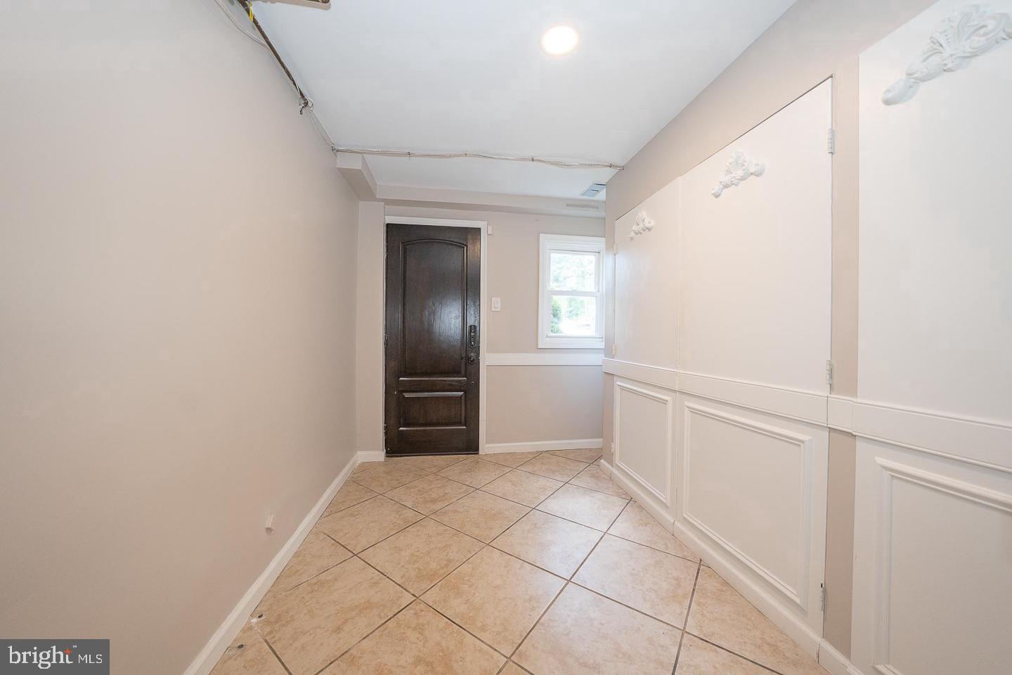 327 Strathmore Dr Property Photo 36