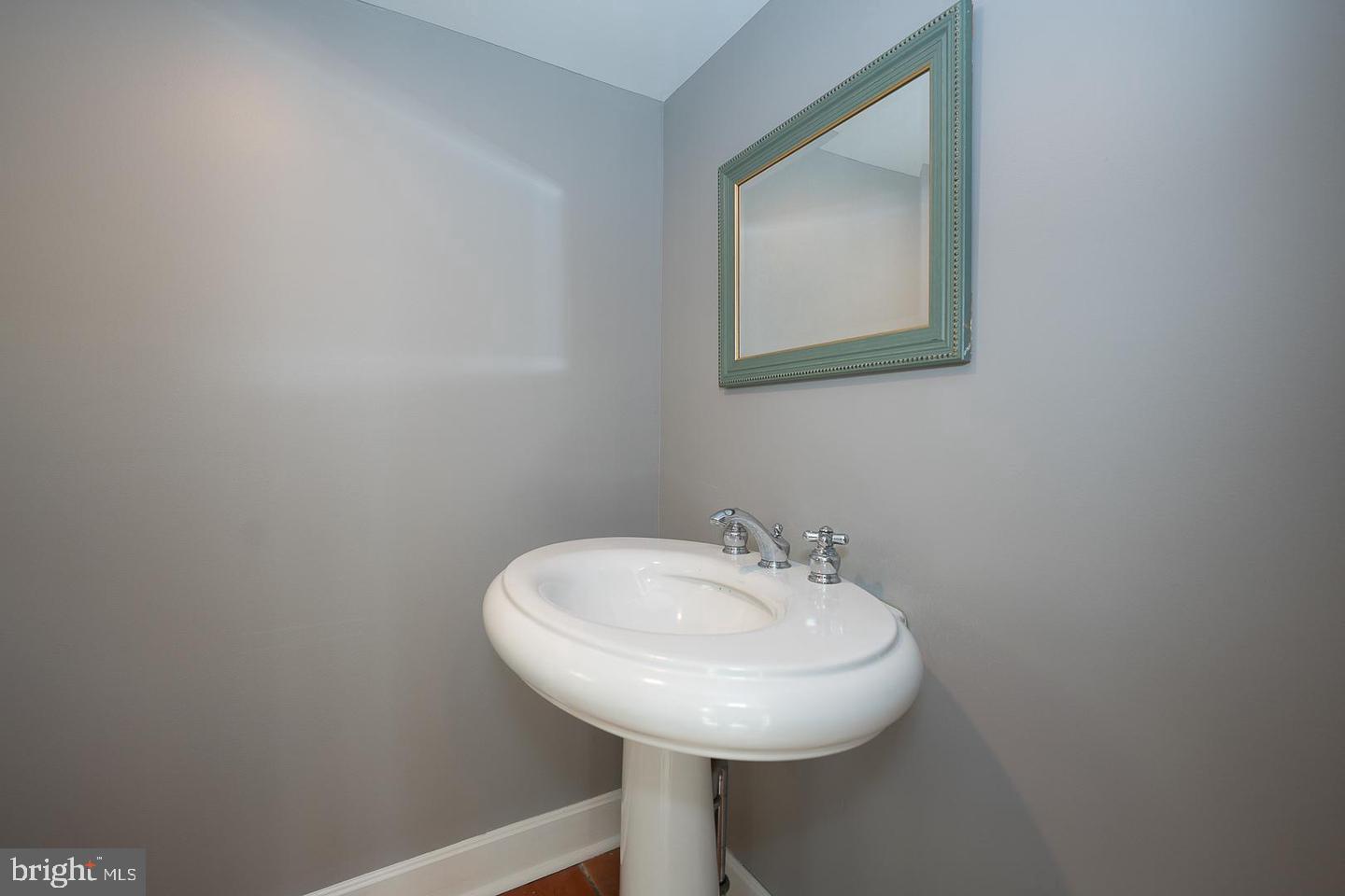 327 Strathmore Dr Property Photo 42