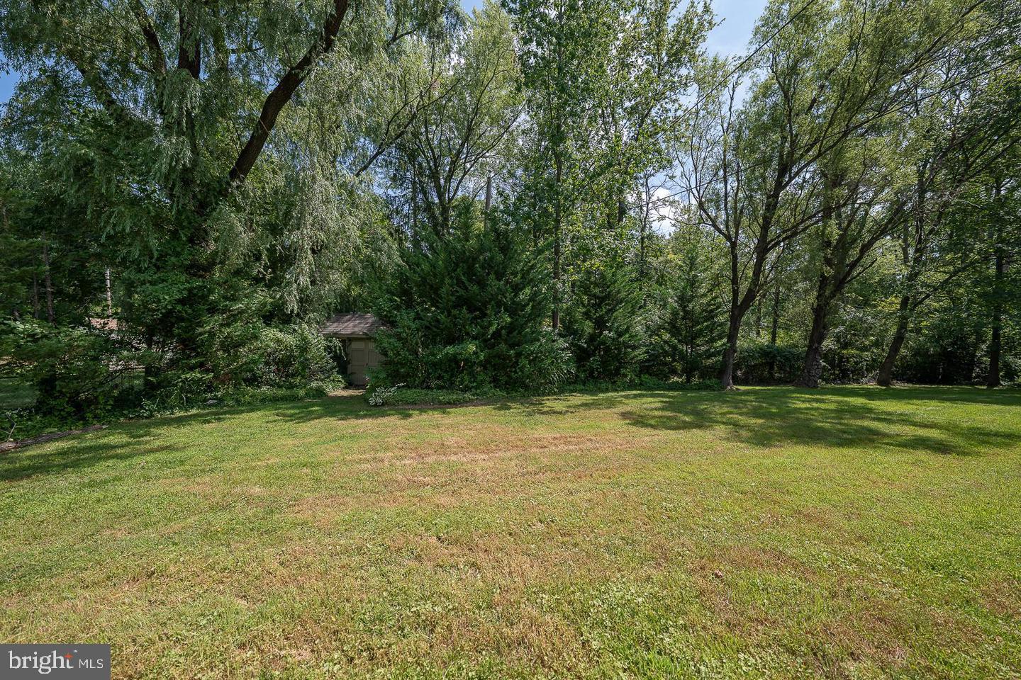 327 Strathmore Dr Property Photo 43