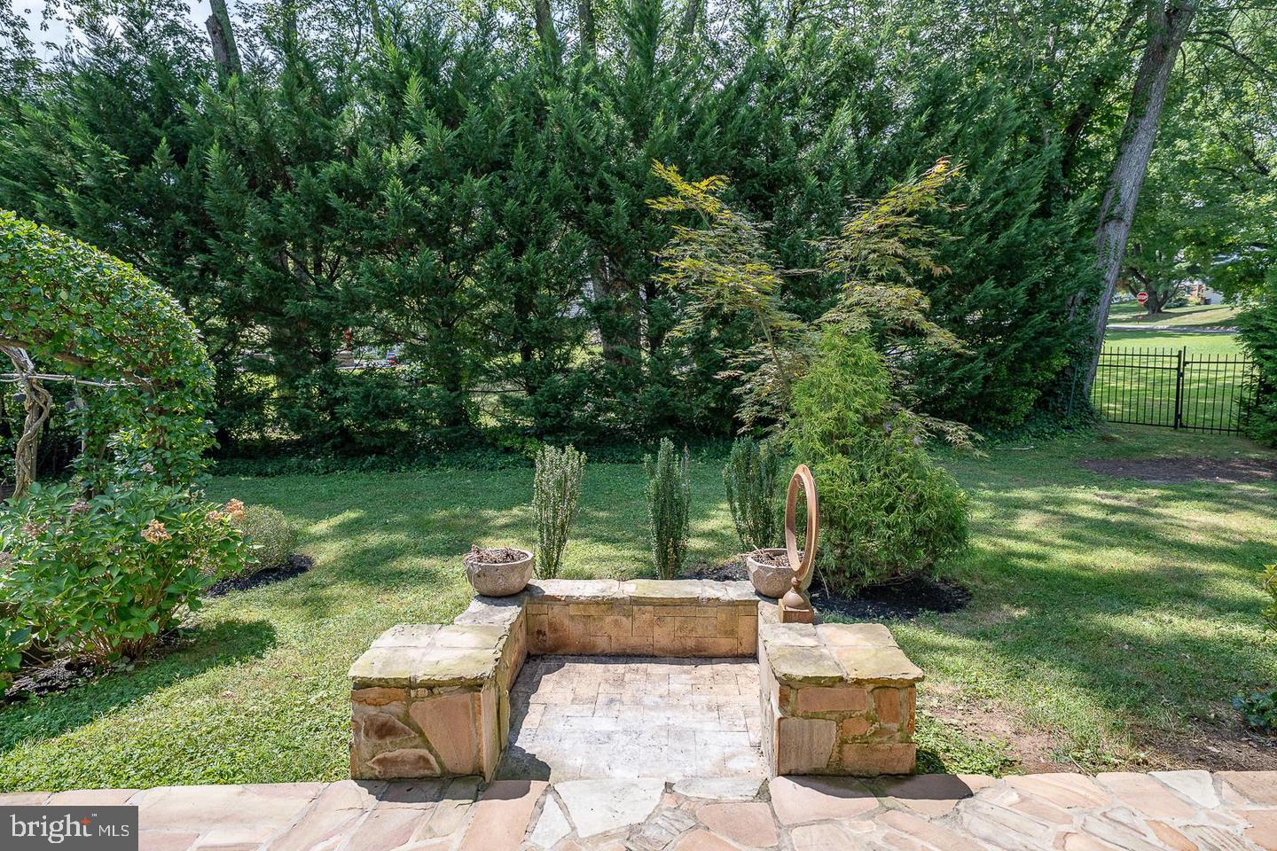 327 Strathmore Dr Property Photo 49
