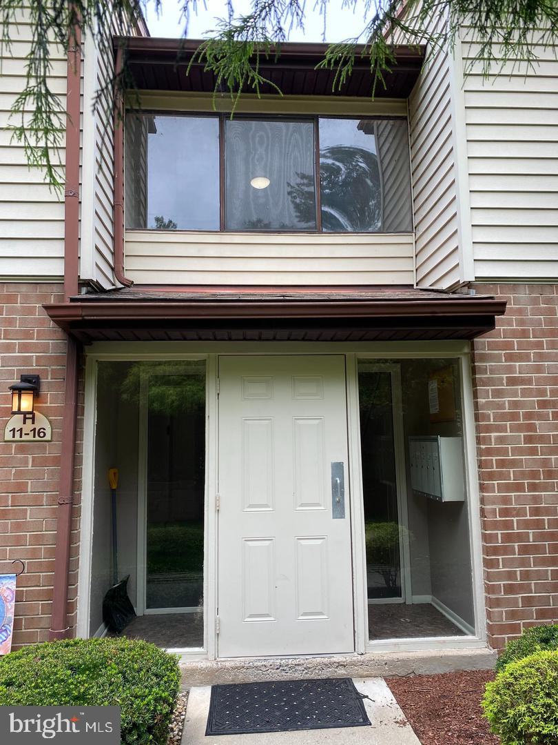 280 BRIDGEWATER RD #H15 Property Photo 1