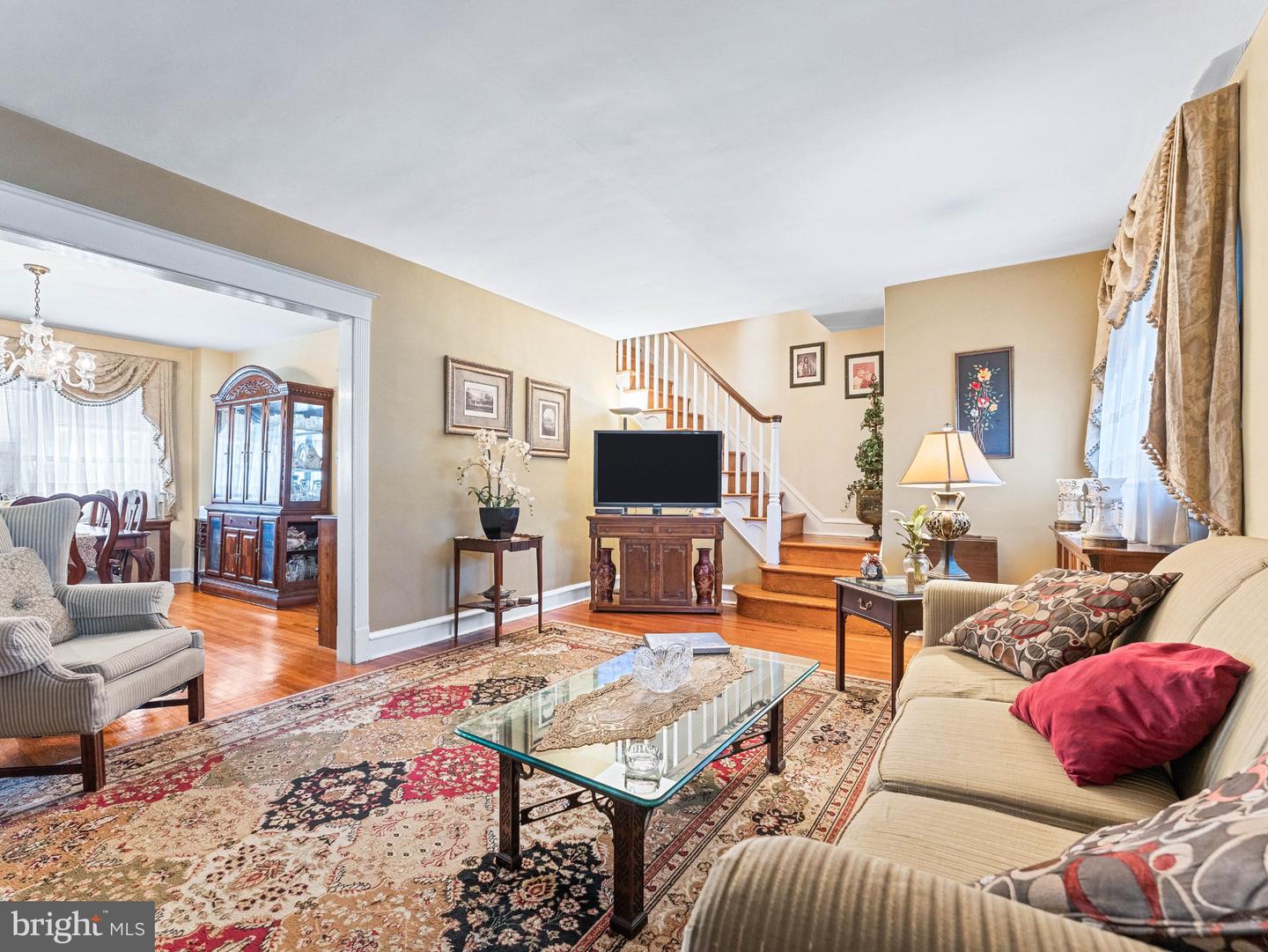 257 LONG LN Property Photo 1