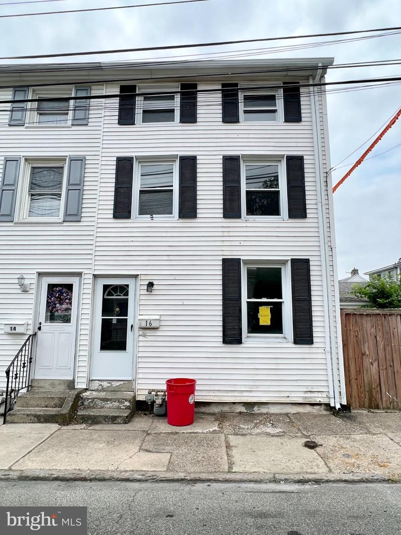 16 3rd St Property Photo 1