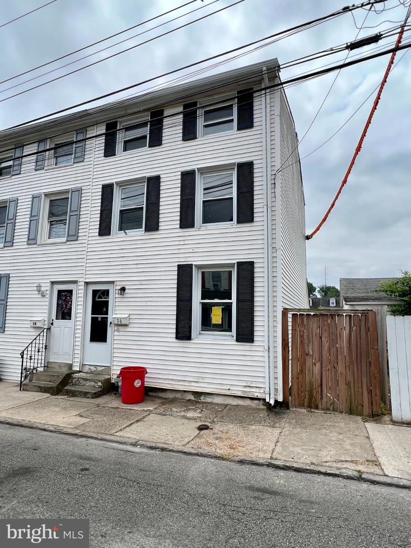 16 3rd St Property Photo 2
