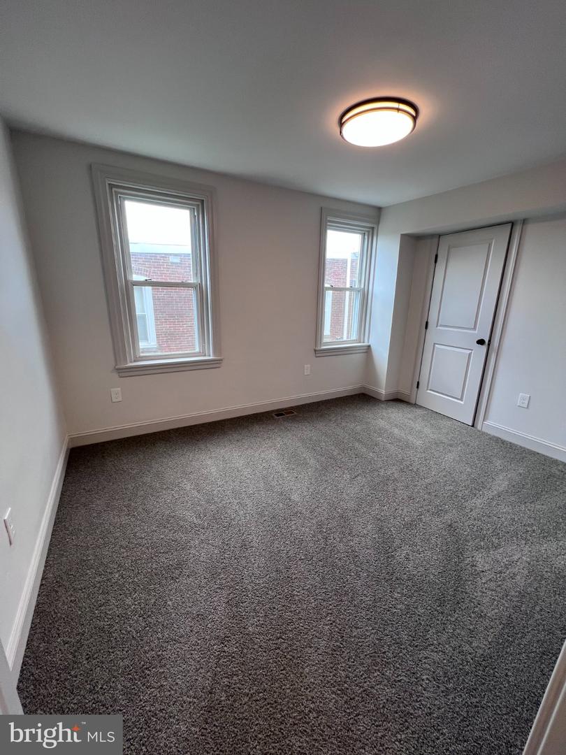 21 W Langhorne Ave Property Photo 23