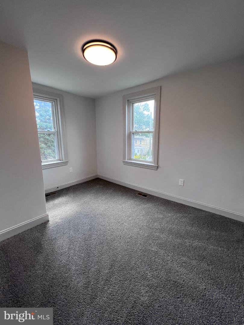 21 W Langhorne Ave Property Photo 24