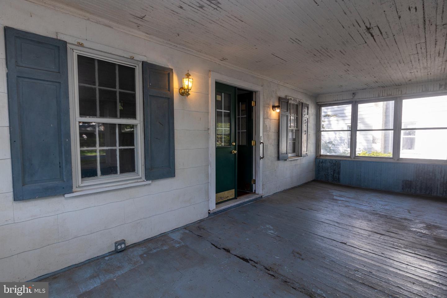 1504 Delmont Ave Property Photo 4