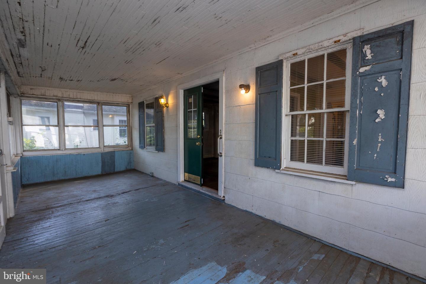 1504 Delmont Ave Property Photo 5