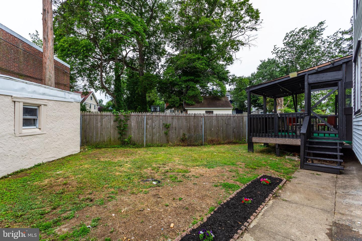 552 Larchwood Ave Property Photo 4