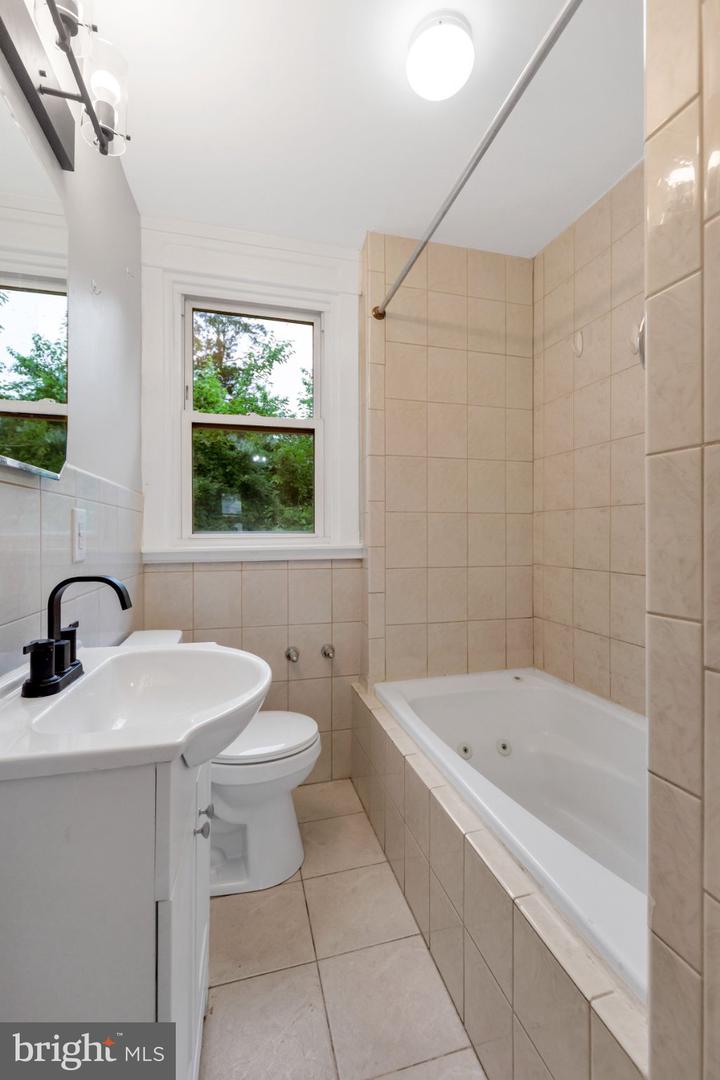 552 Larchwood Ave Property Photo 14