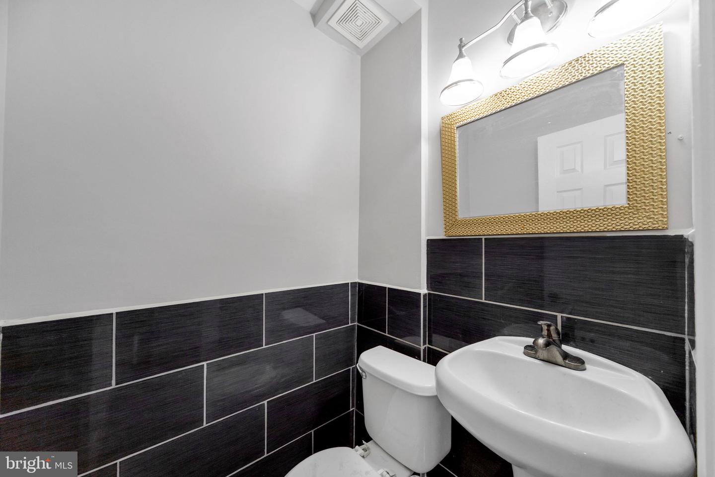 552 Larchwood Ave Property Photo 20