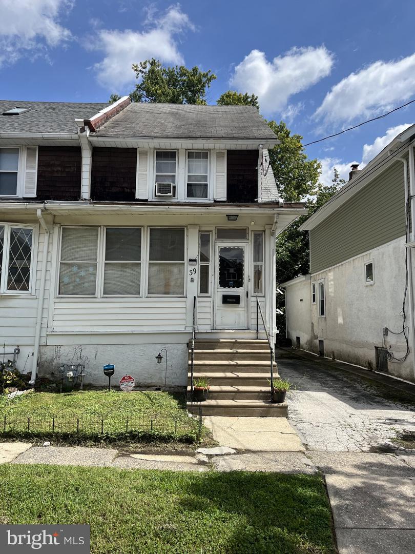 39 Beverly Ave Property Photo 1