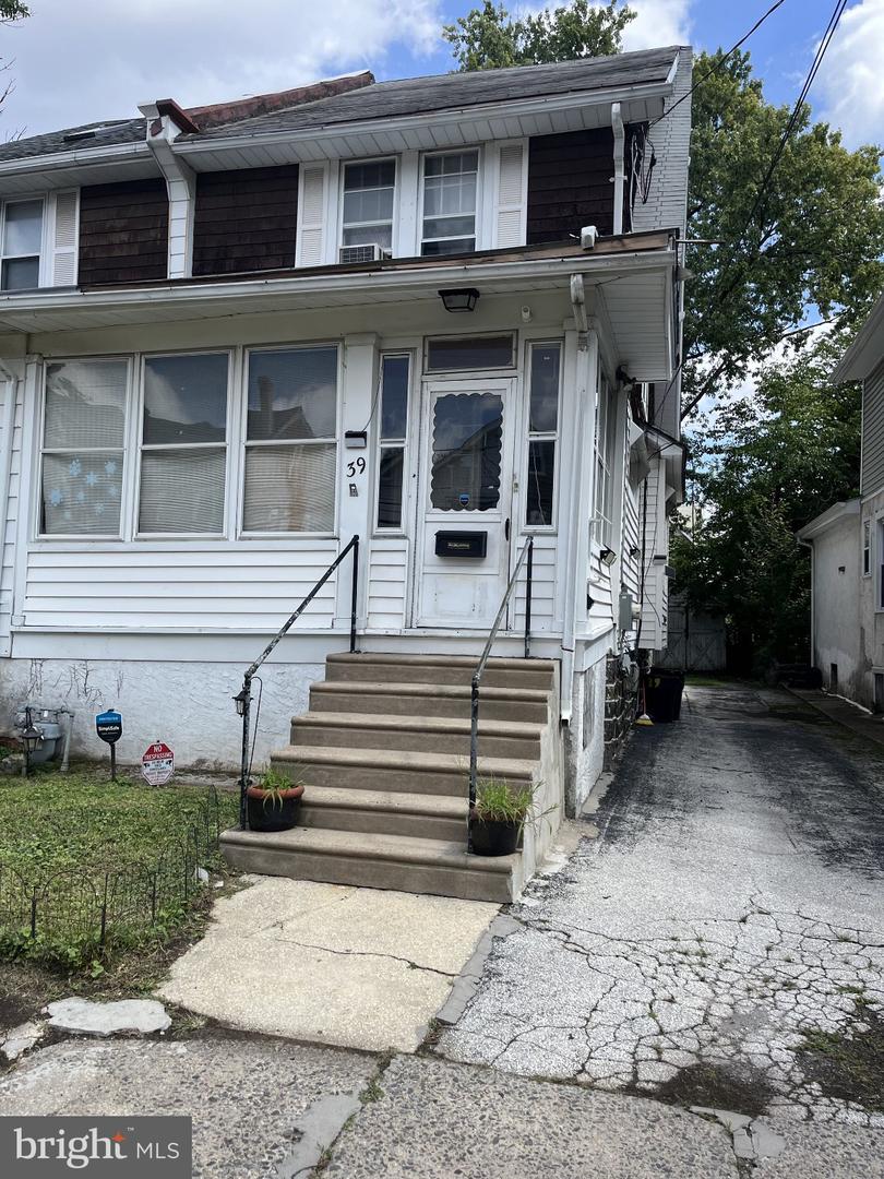 39 Beverly Ave Property Photo 2