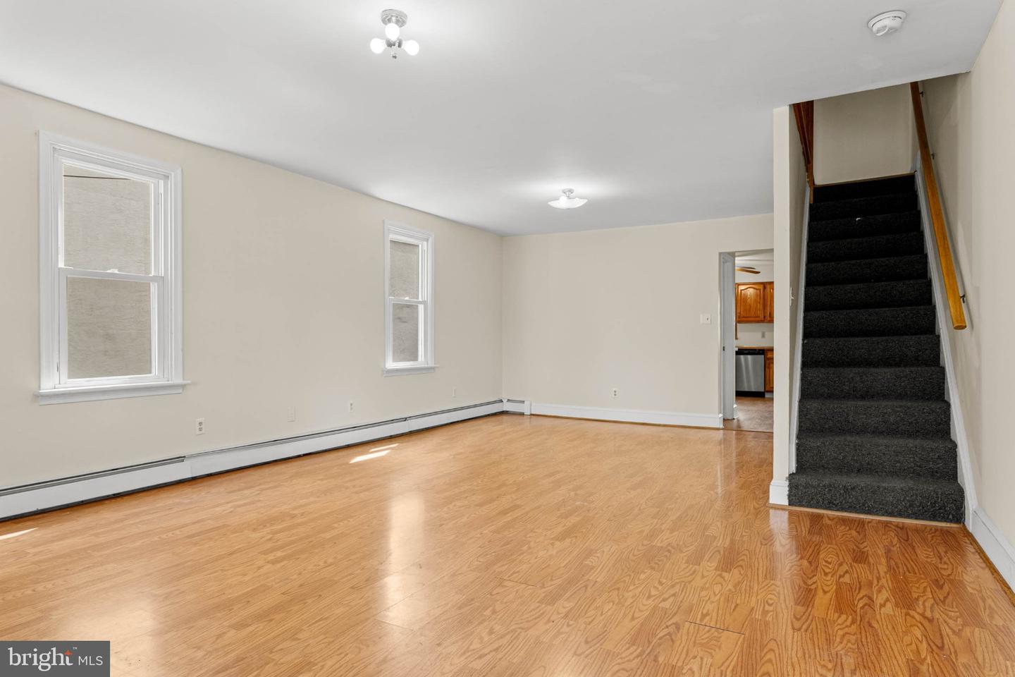 718 E Railroad Ave Property Photo 3