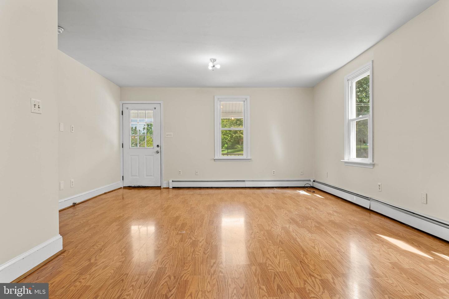 718 E Railroad Ave Property Photo 4