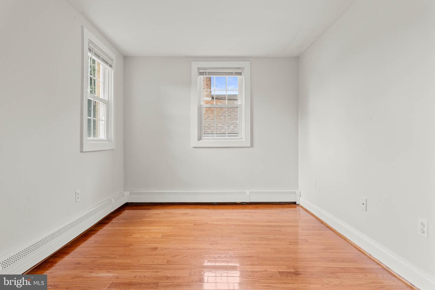 720 E Railroad Property Photo 12