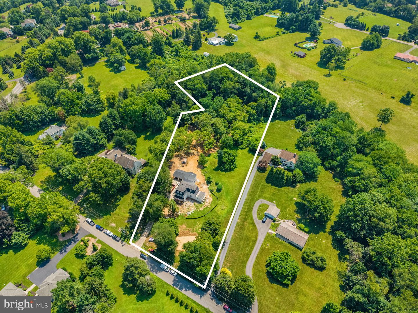 1526 Meadow Ln. Property Photo 2