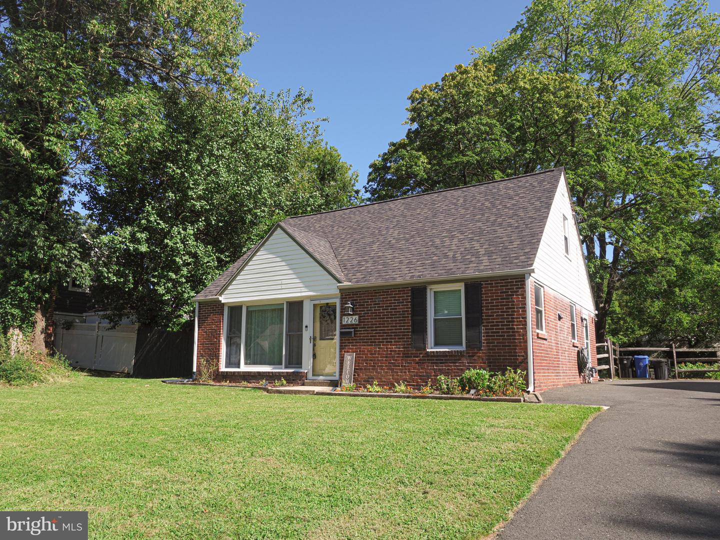 1226 University Ave Property Photo 2