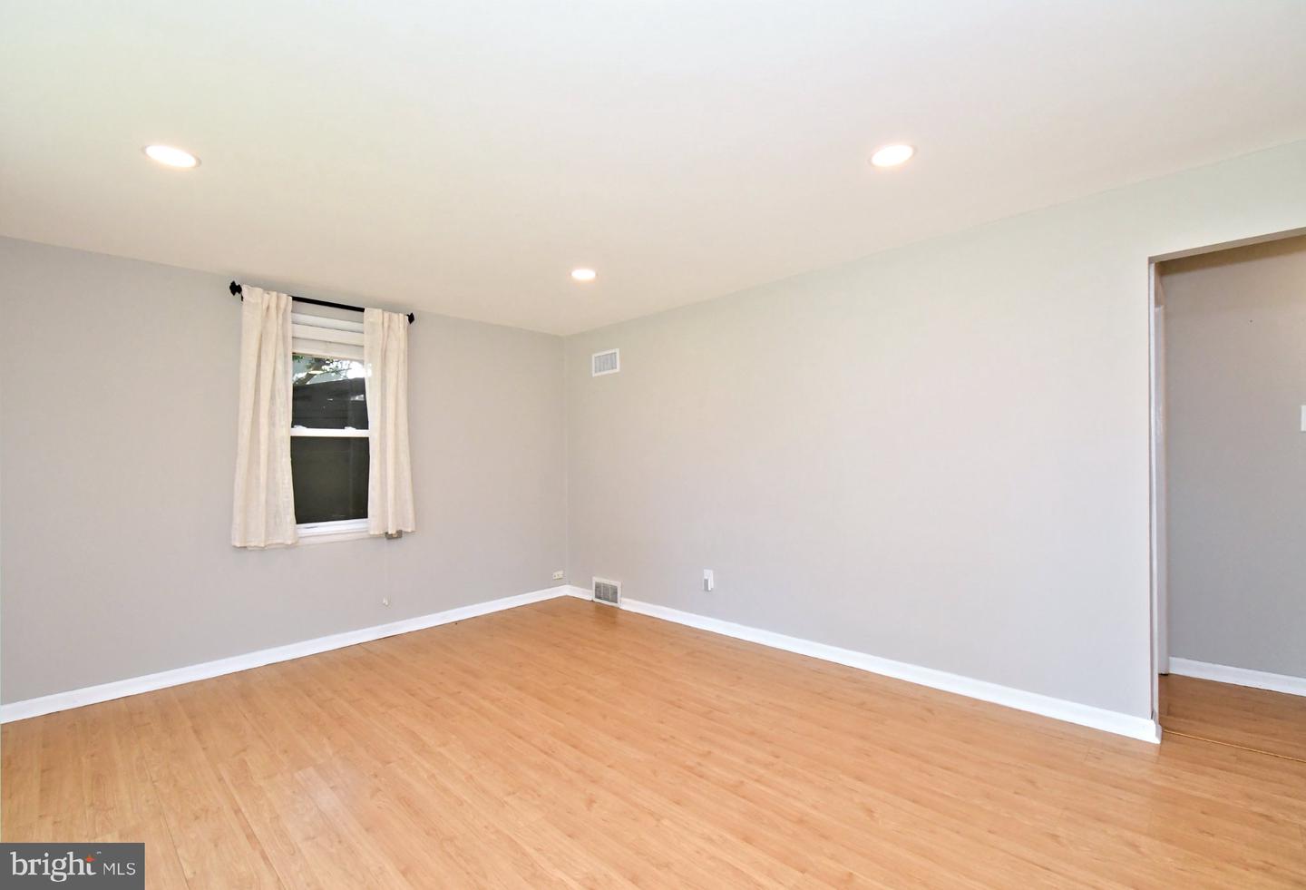 1226 University Ave Property Photo 4