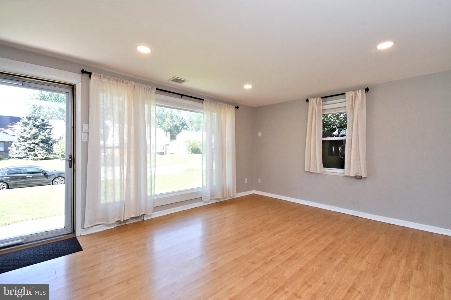 1226 University Ave Property Photo 6