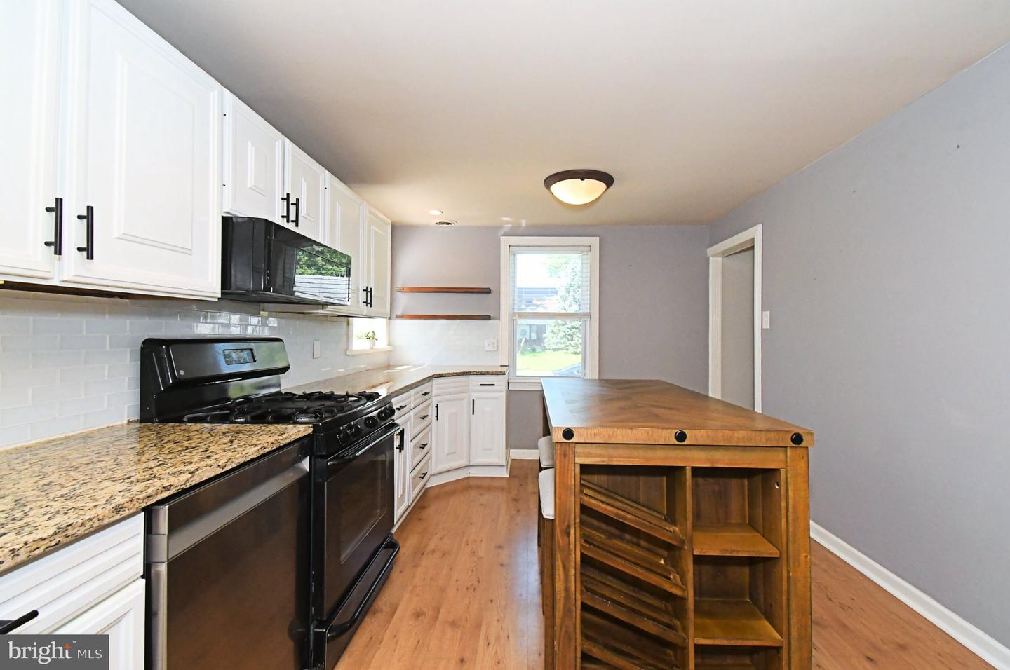 1226 University Ave Property Photo 11