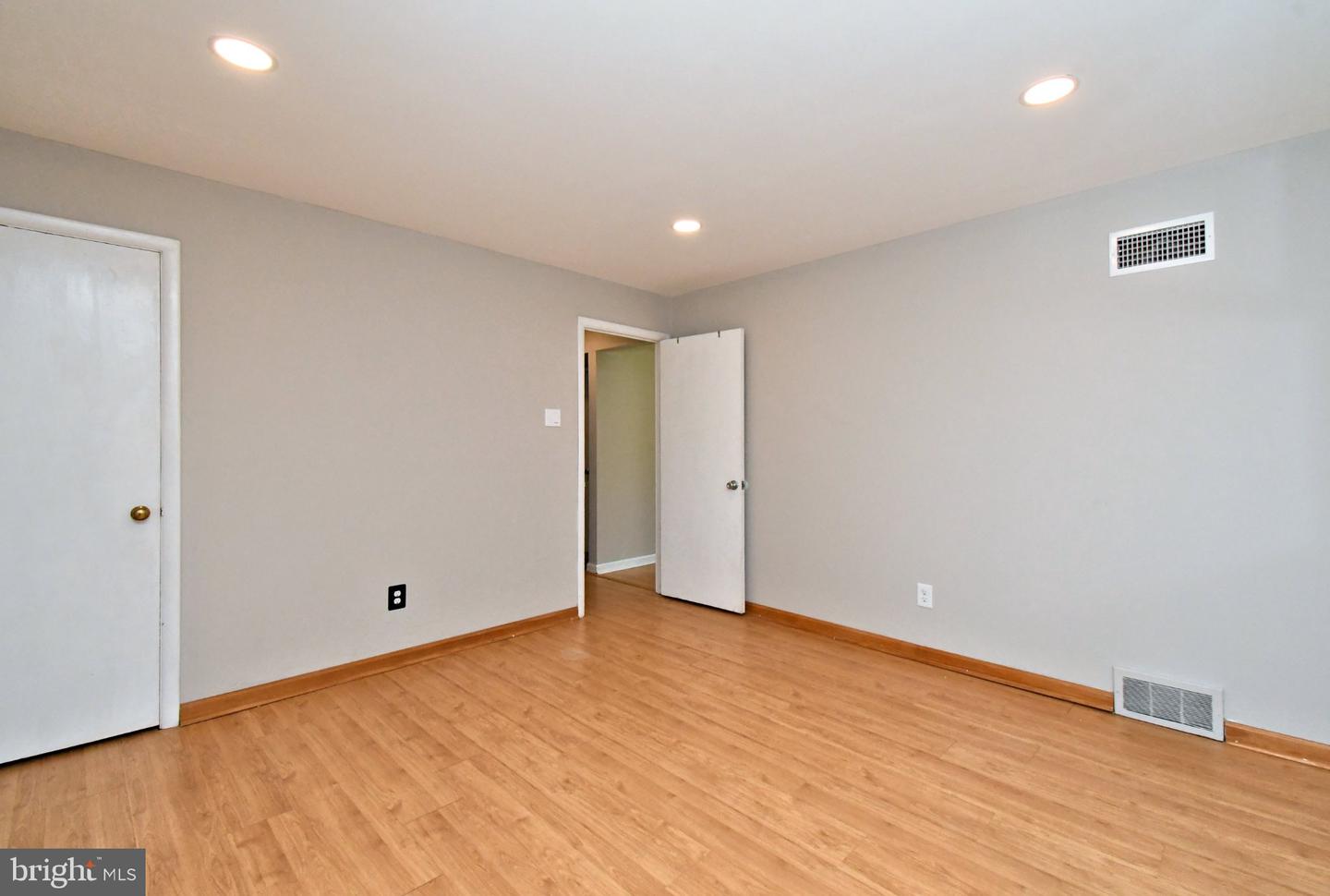1226 University Ave Property Photo 18