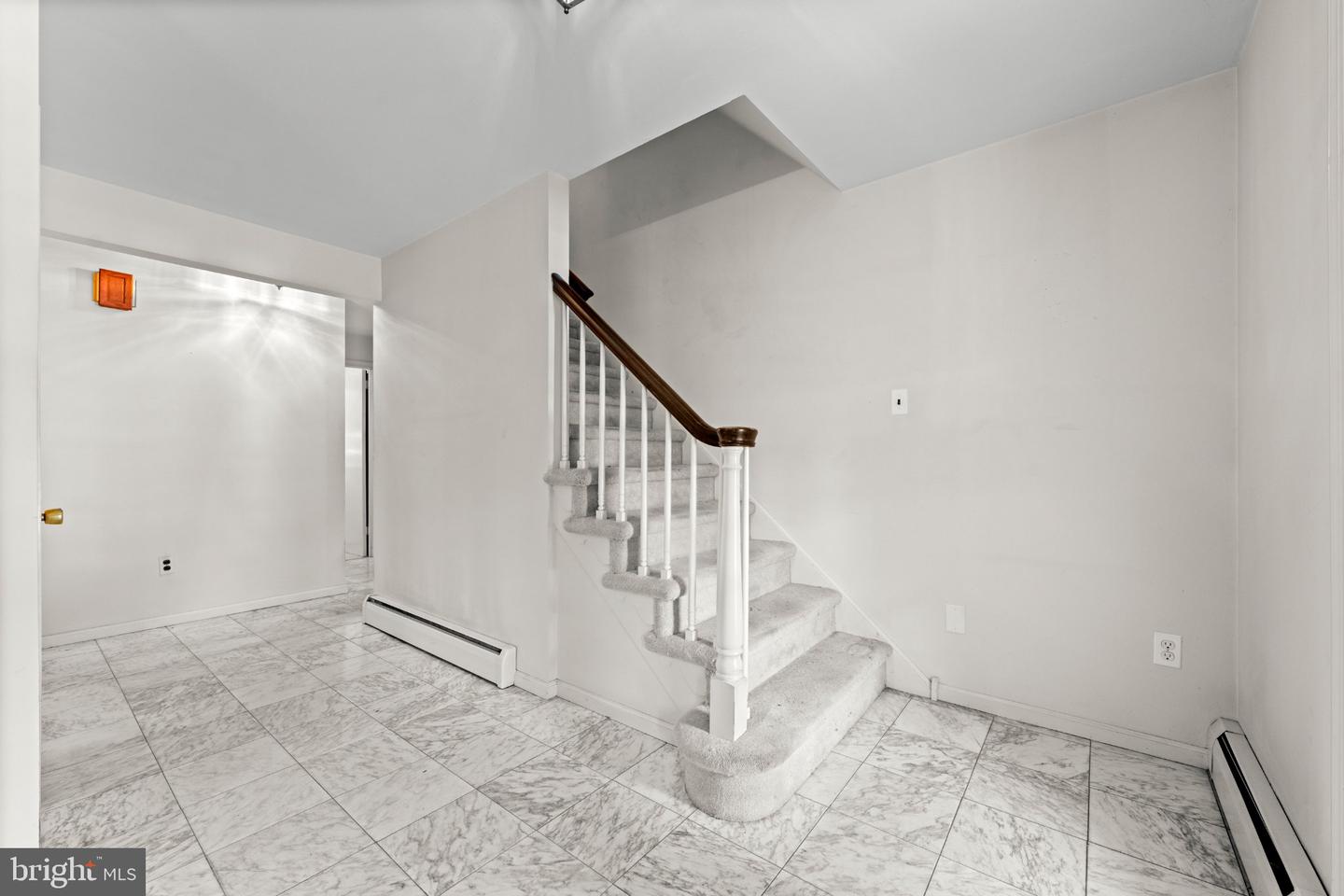 660 Radnor Valley Dr Property Photo 3