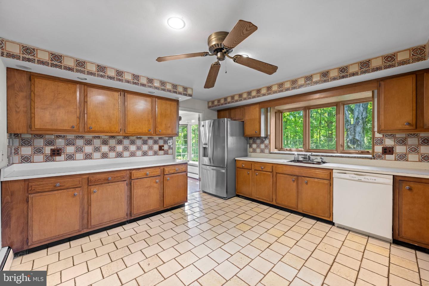 660 Radnor Valley Dr Property Photo 4