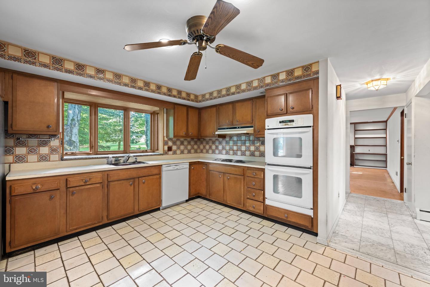 660 Radnor Valley Dr Property Photo 5