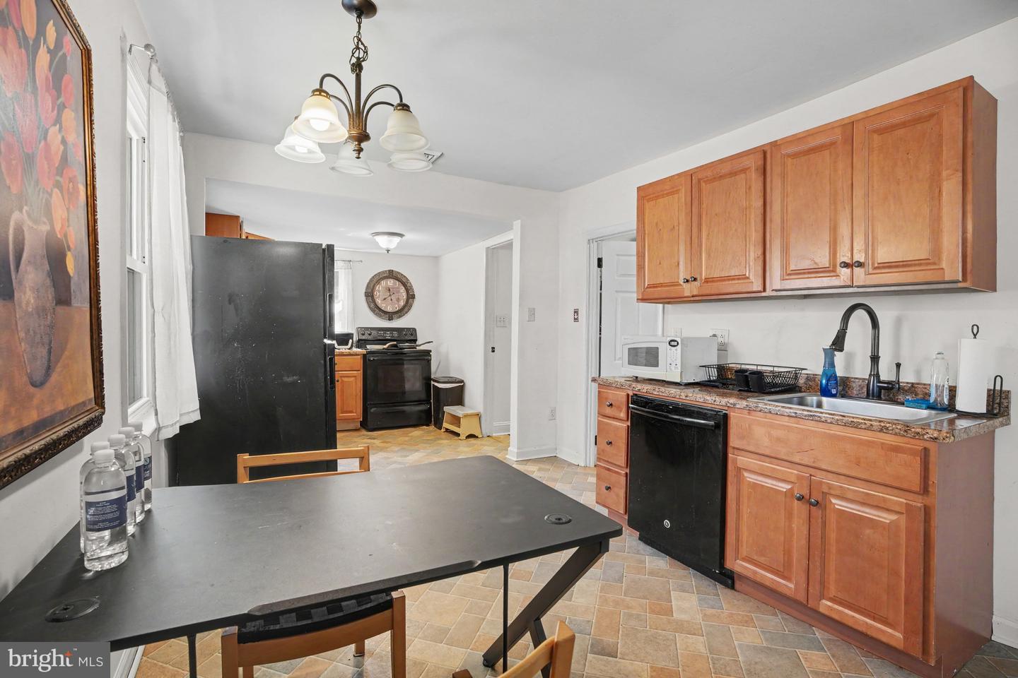 935 Hillside Ave Property Photo 6