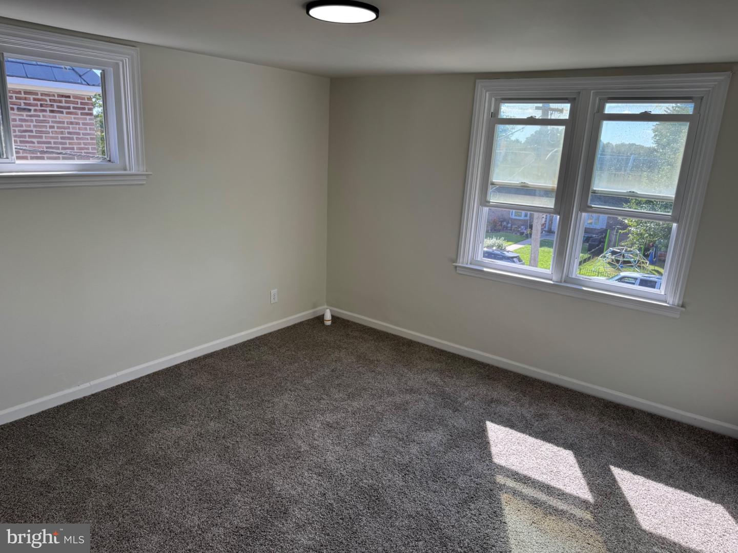 323 Spruce St Property Photo 10