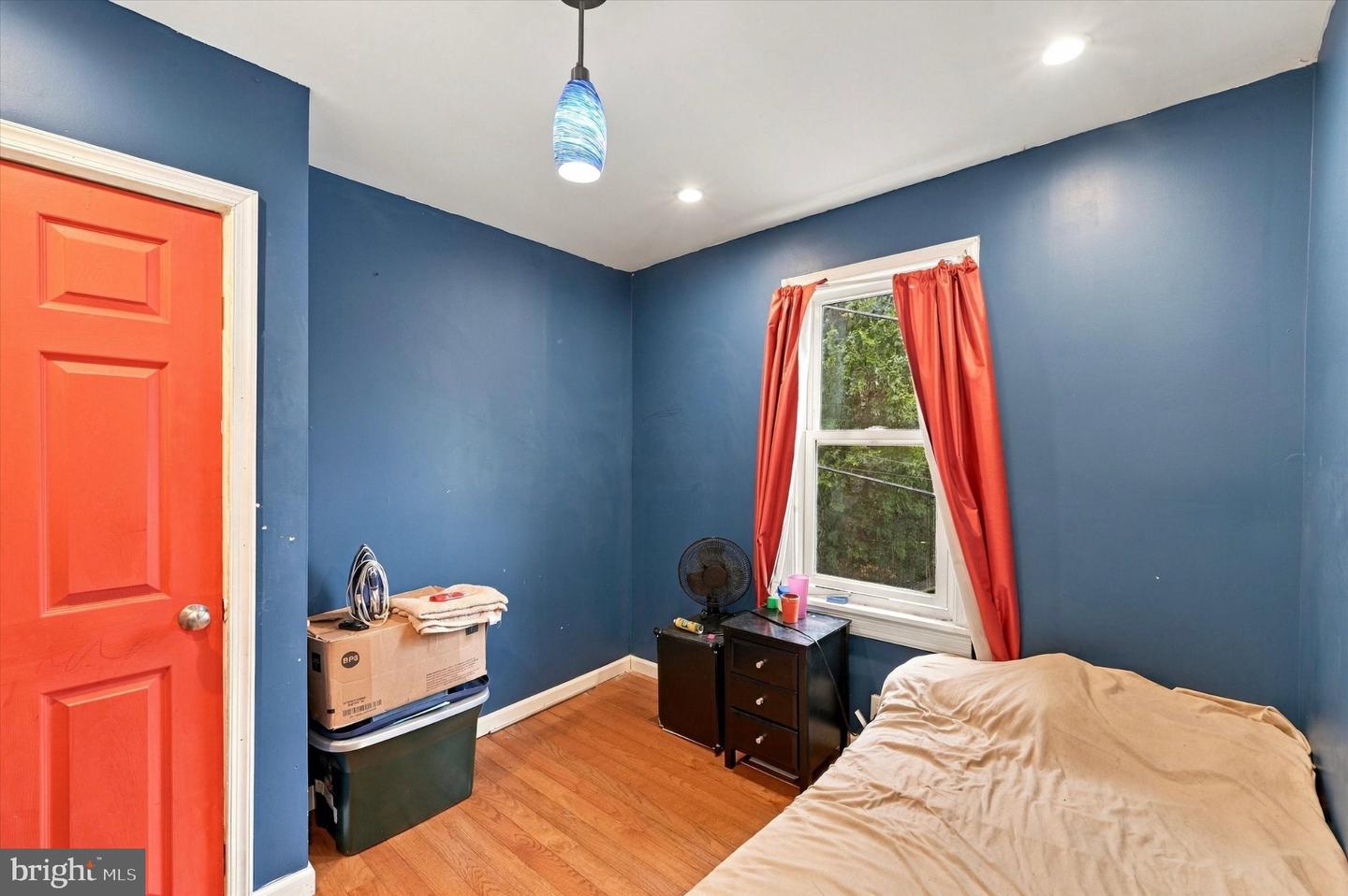 215 E 13th Property Photo 13