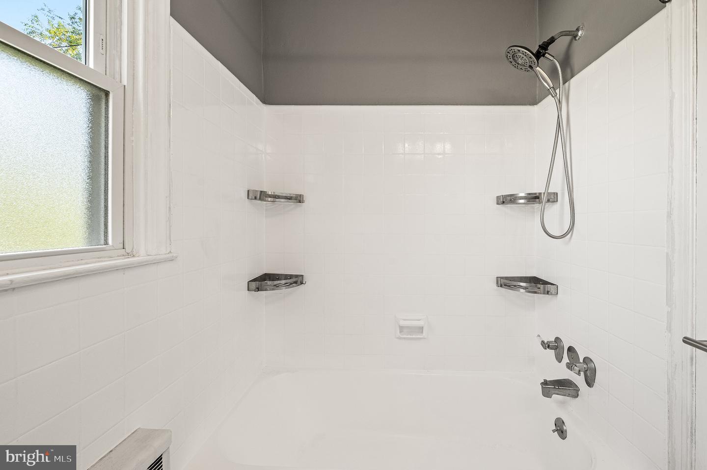 907 Brook Ave Property Photo 15