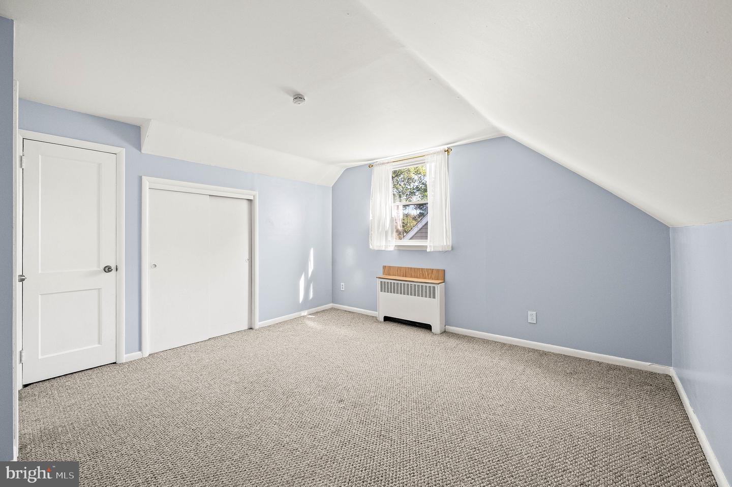 907 Brook Ave Property Photo 17