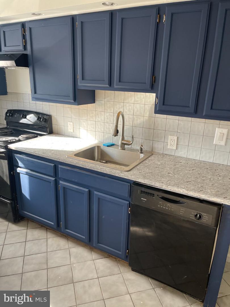 219 Houston St Property Photo 1