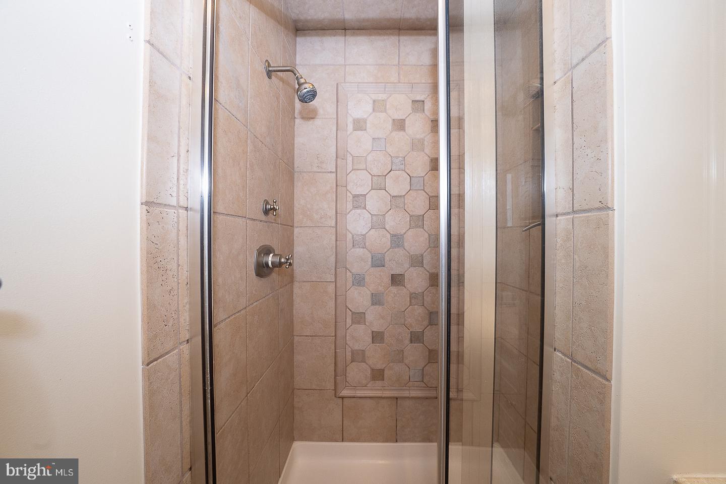 207 Bloomingdale Ave #8b Property Photo 25