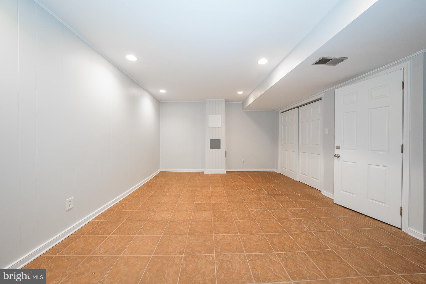 207 Bloomingdale Ave #8b Property Photo 33