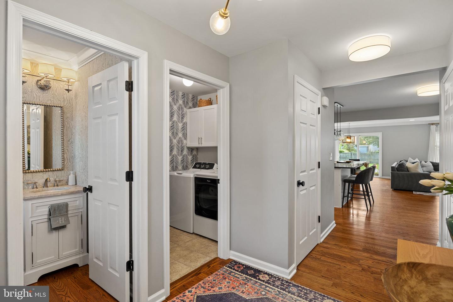887 Penn St Property Photo 5