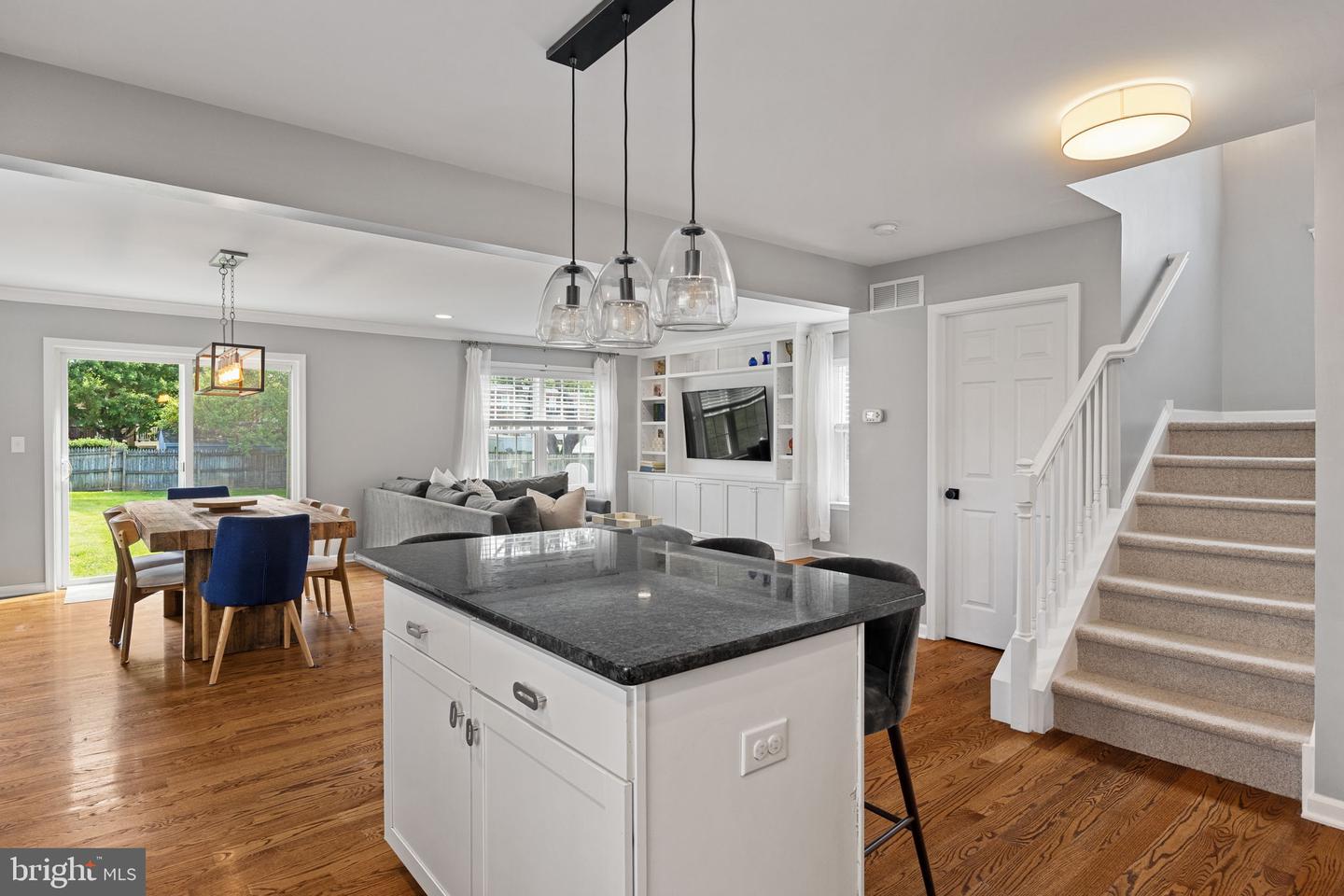 887 Penn St Property Photo 12