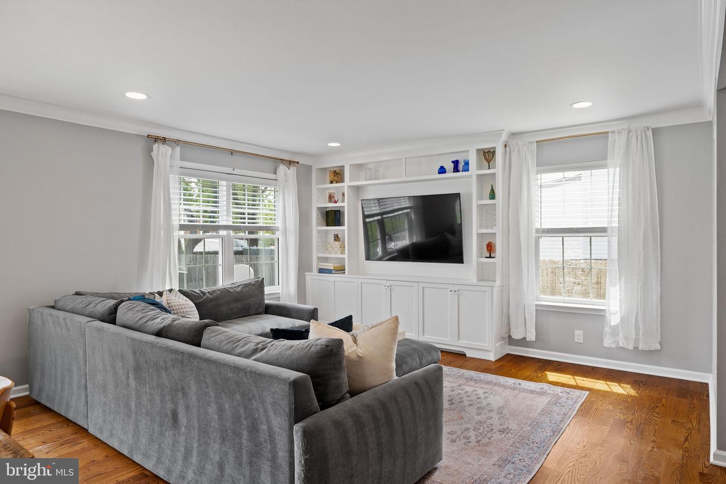 887 Penn St Property Photo 15