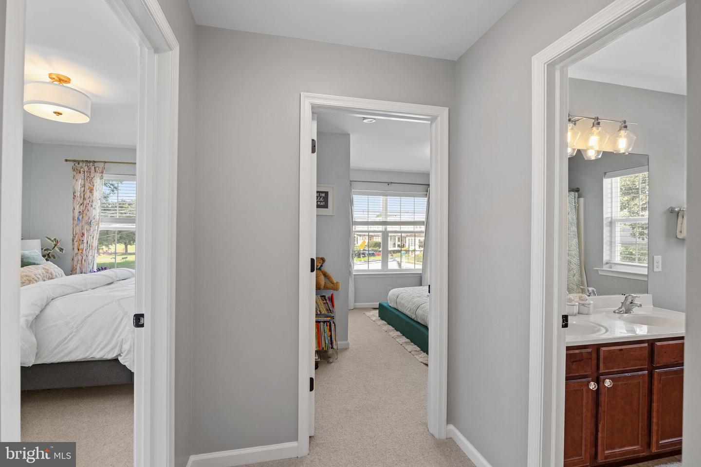 887 Penn St Property Photo 24