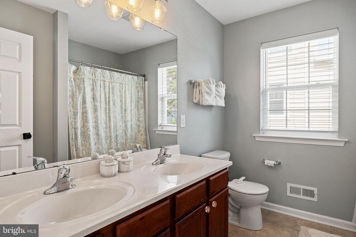 887 Penn St Property Photo 30