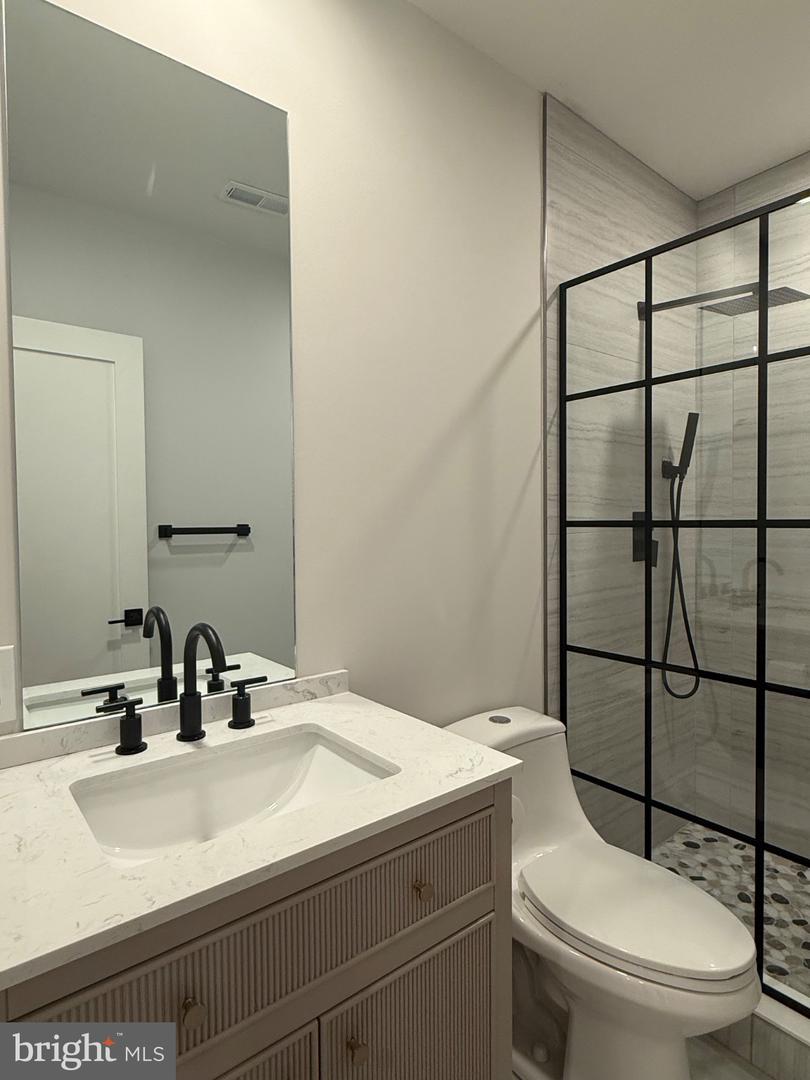 415 Jasper #2 Property Photo 5