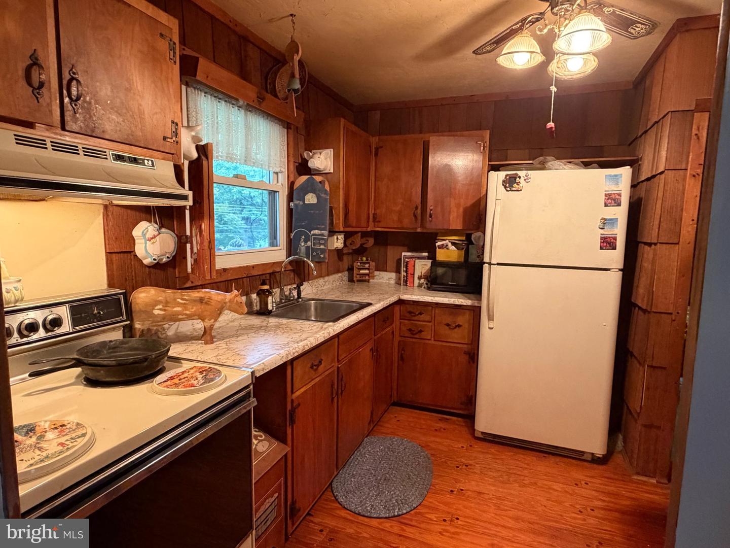 2483 W Helms Mnr Property Photo 6