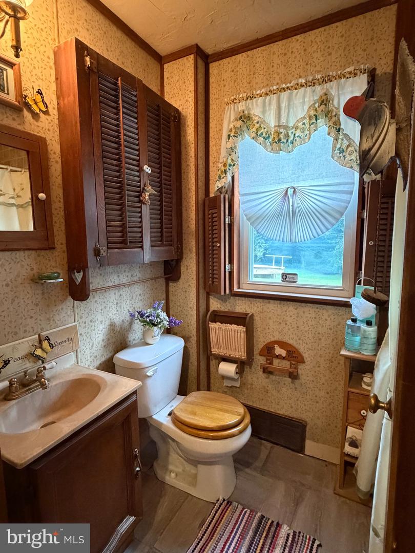 2483 W Helms Mnr Property Photo 8