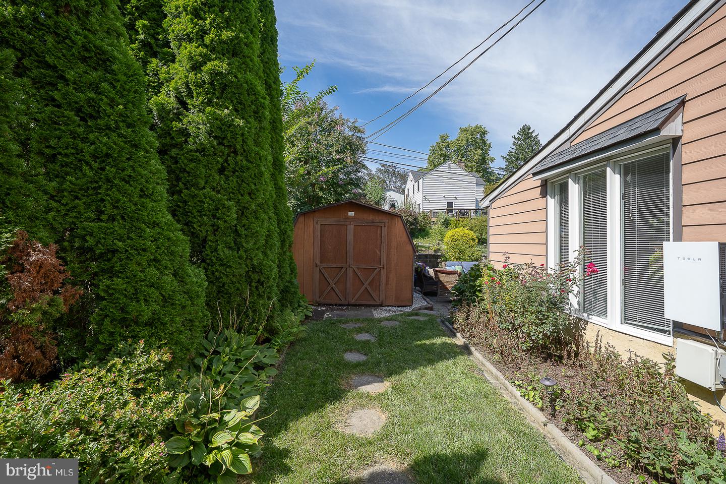 608 S Devon Ave Property Photo 33